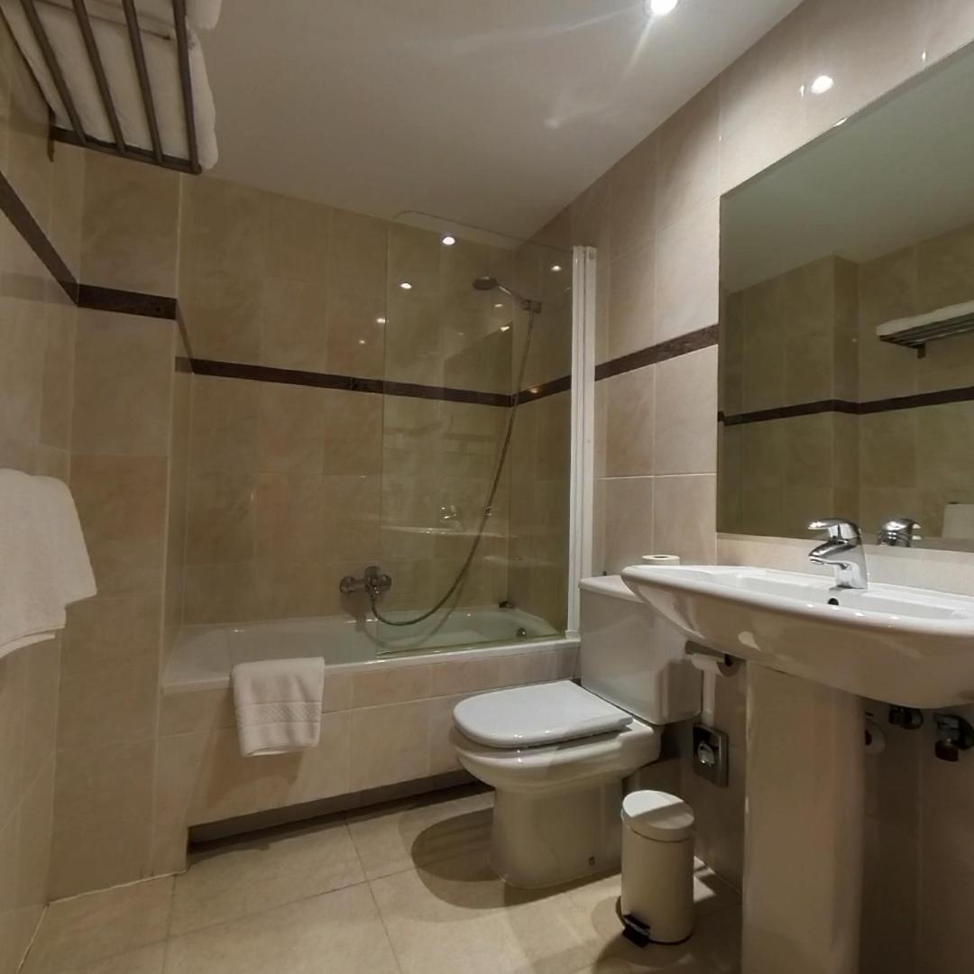 Hotel Cubil Pas De La Casa Bagian luar foto